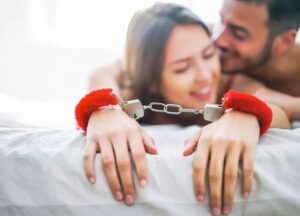 Faites monter la température dans votre couple : organisez des soirées coquines surprises !